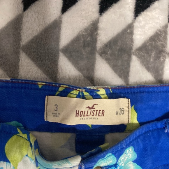 flower printed hollister shorts - Picture 2 of 3